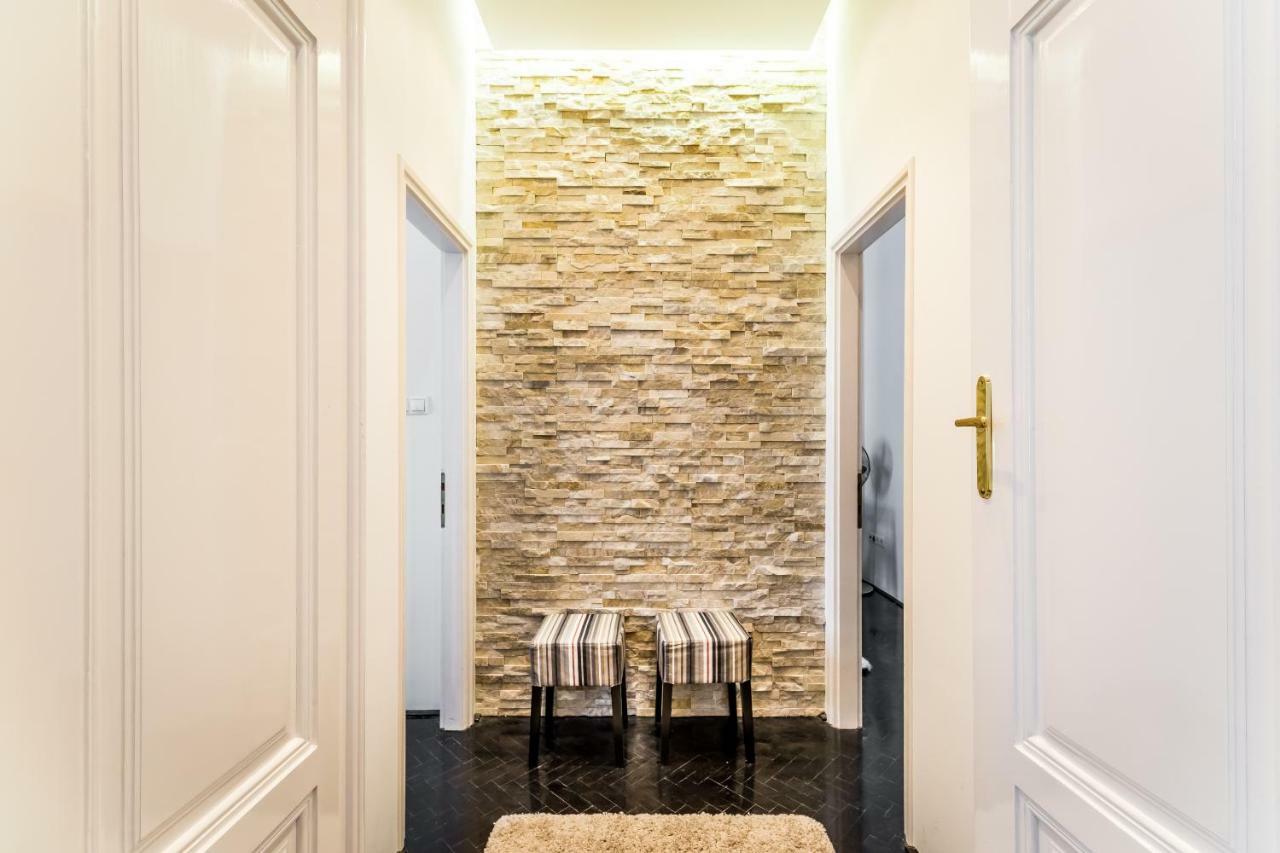 Bpr B&w Elegant Apartman