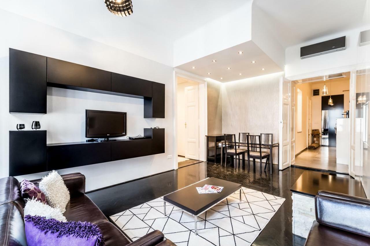 Apartman Bpr B&w Elegant *